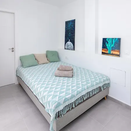 Cascasas The Yellow Apartamento La Oliva